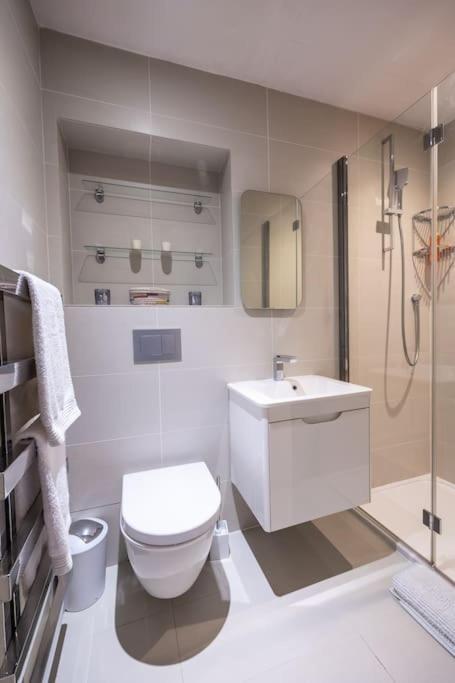 Beautiful & Spacious Retreat In ווינצ'סטר מראה חיצוני תמונה