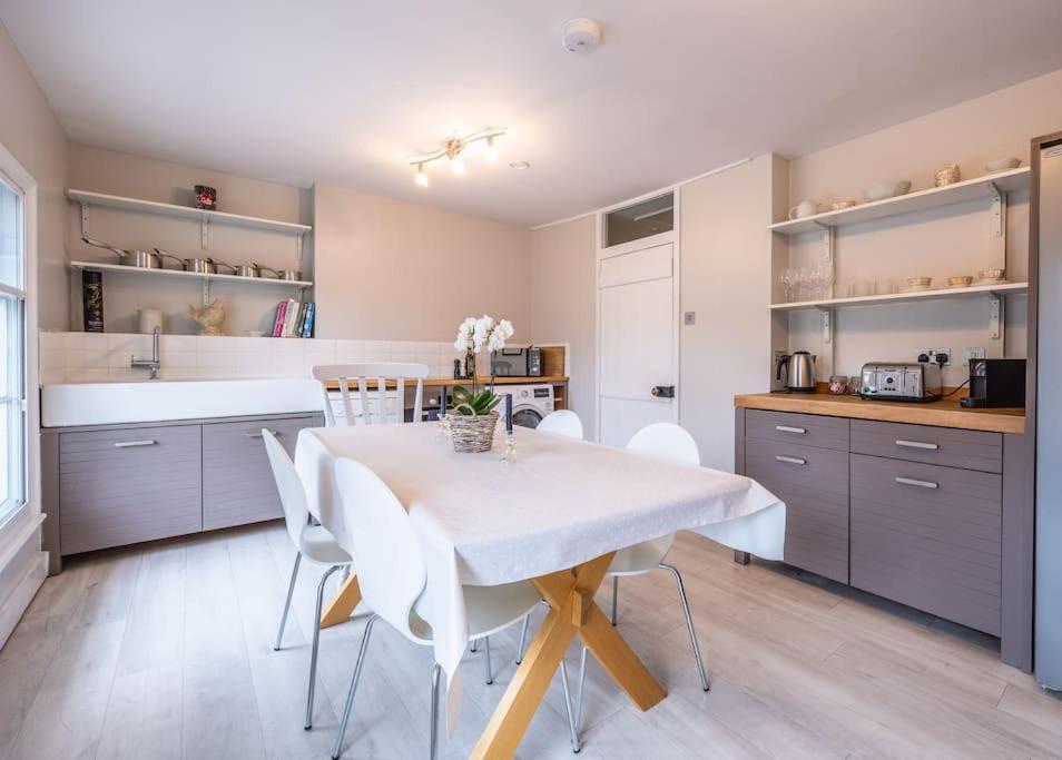 Beautiful & Spacious Retreat In ווינצ'סטר מראה חיצוני תמונה